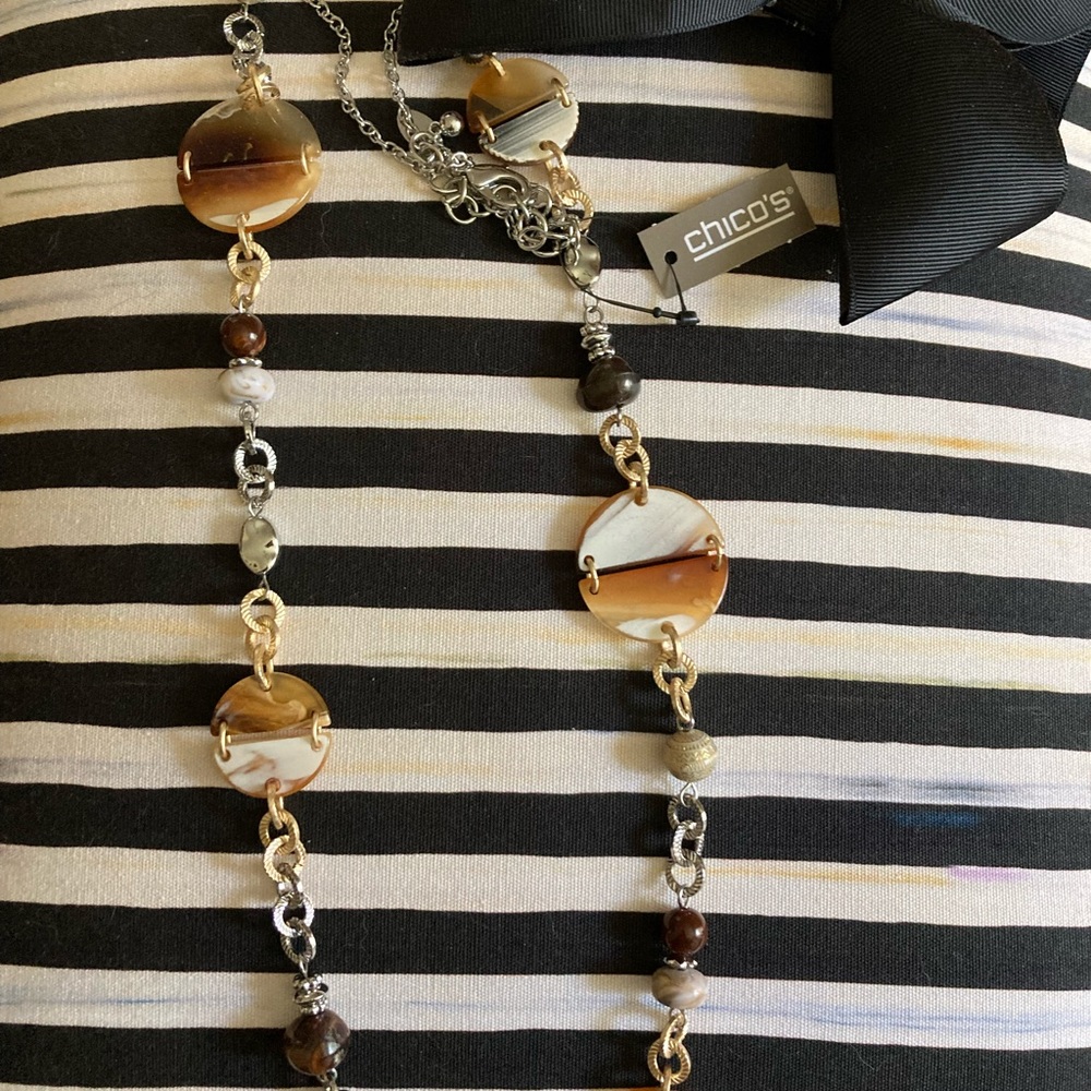 Chico’s NWT Resin and silver/gold link chain 34-38”